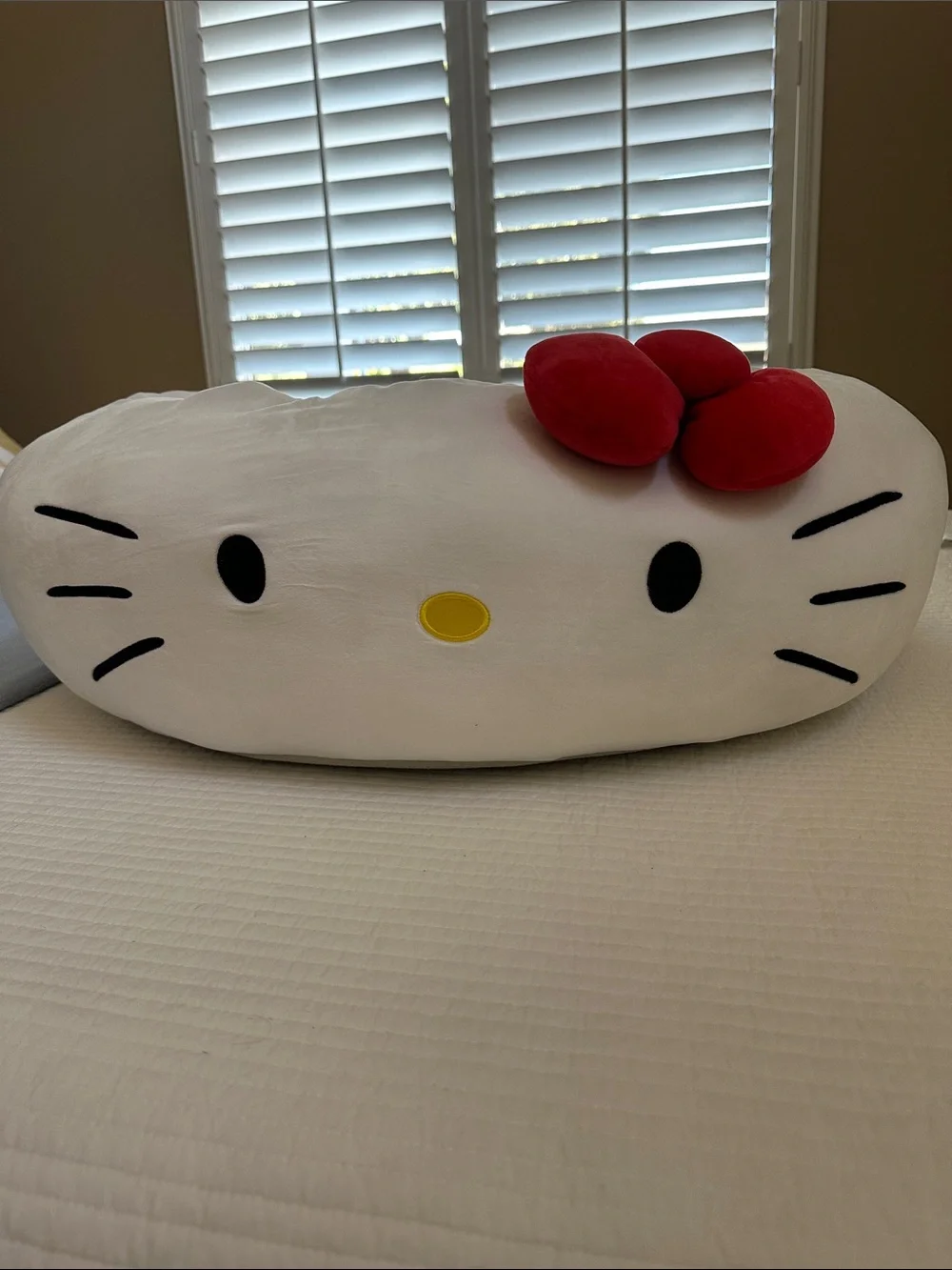 Hello Kitty pet bed, by Jazwares. Large. Non skid bottom